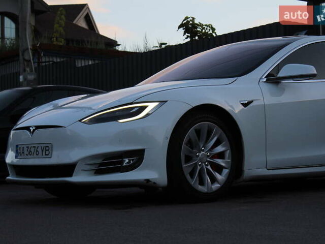 Білий Тесла Модель С, об'ємом двигуна 0 л та пробігом 118 тис. км за 29700 $, фото 11 на Automoto.ua