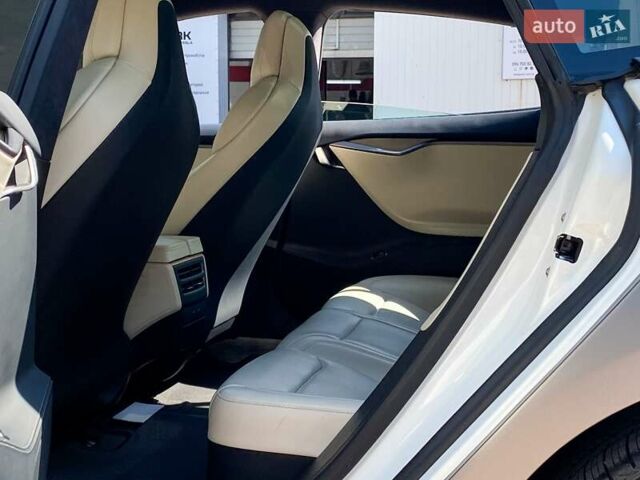 Белый Тесла Модель С, объемом двигателя 0 л и пробегом 193 тыс. км за 29999 $, фото 14 на Automoto.ua