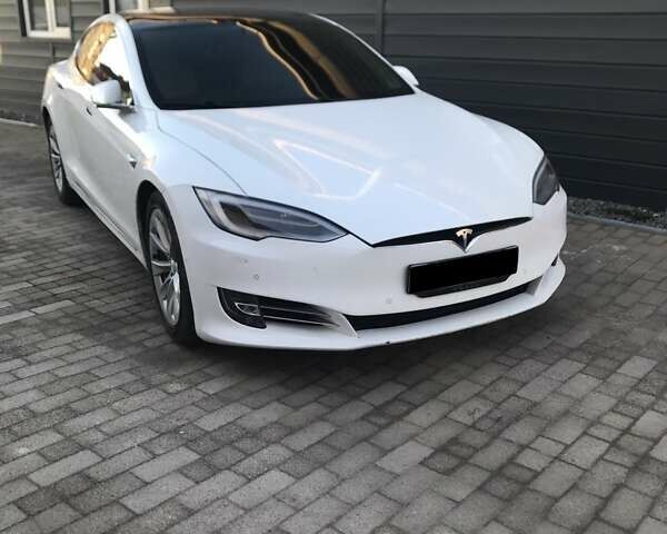 Белый Тесла Модель С, объемом двигателя 0 л и пробегом 55 тыс. км за 25000 $, фото 3 на Automoto.ua