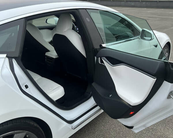 Белый Тесла Модель С, объемом двигателя 0 л и пробегом 149 тыс. км за 24900 $, фото 21 на Automoto.ua