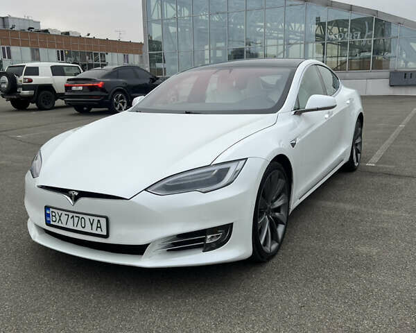 Белый Тесла Модель С, объемом двигателя 0 л и пробегом 149 тыс. км за 24900 $, фото 2 на Automoto.ua