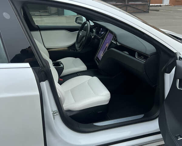 Белый Тесла Модель С, объемом двигателя 0 л и пробегом 149 тыс. км за 24900 $, фото 27 на Automoto.ua