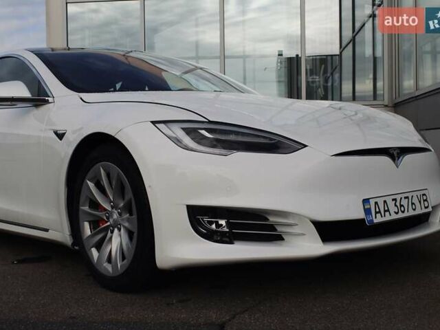 Белый Тесла Модель С, объемом двигателя 0 л и пробегом 117 тыс. км за 29700 $, фото 1 на Automoto.ua