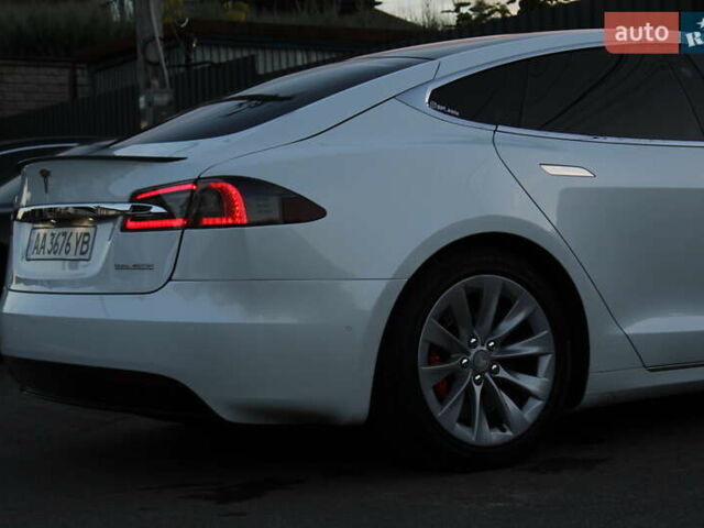 Білий Тесла Модель С, об'ємом двигуна 0 л та пробігом 118 тис. км за 29700 $, фото 5 на Automoto.ua