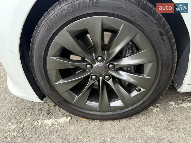 Білий Тесла Модель С, об'ємом двигуна 0 л та пробігом 52 тис. км за 27800 $, фото 37 на Automoto.ua