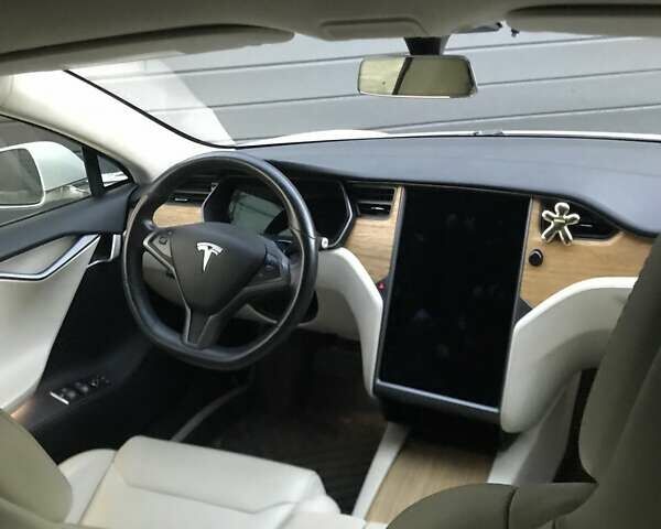 Белый Тесла Модель С, объемом двигателя 0 л и пробегом 55 тыс. км за 25000 $, фото 18 на Automoto.ua