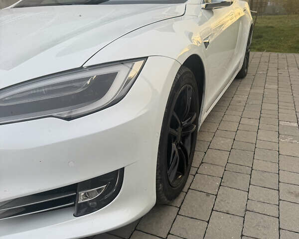 Білий Тесла Модель С, об'ємом двигуна 0 л та пробігом 154 тис. км за 30000 $, фото 4 на Automoto.ua