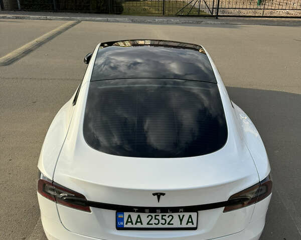 Белый Тесла Модель С, объемом двигателя 0 л и пробегом 100 тыс. км за 25500 $, фото 50 на Automoto.ua
