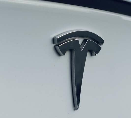 Белый Тесла Модель С, объемом двигателя 0 л и пробегом 117 тыс. км за 29700 $, фото 25 на Automoto.ua