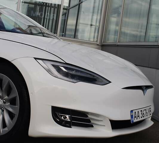 Белый Тесла Модель С, объемом двигателя 0 л и пробегом 117 тыс. км за 29700 $, фото 4 на Automoto.ua