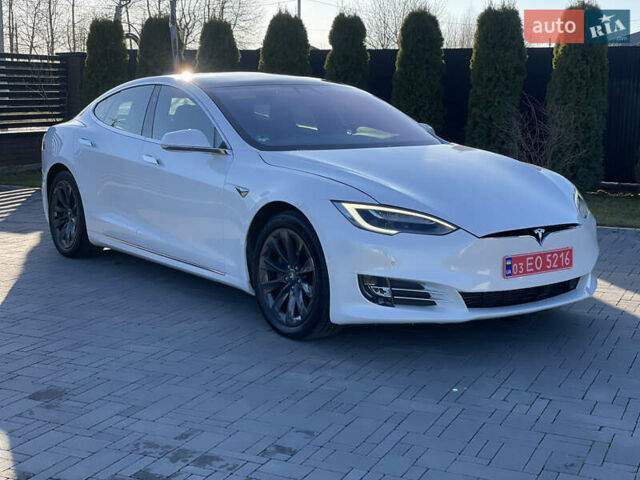 Белый Тесла Модель С, объемом двигателя 0 л и пробегом 135 тыс. км за 28300 $, фото 2 на Automoto.ua