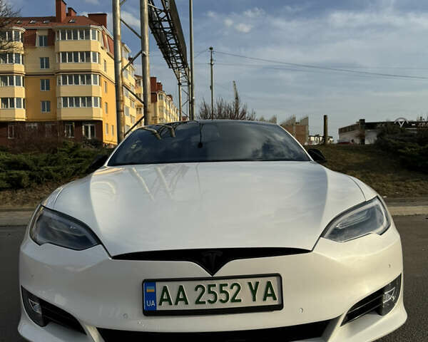 Белый Тесла Модель С, объемом двигателя 0 л и пробегом 100 тыс. км за 25500 $, фото 74 на Automoto.ua