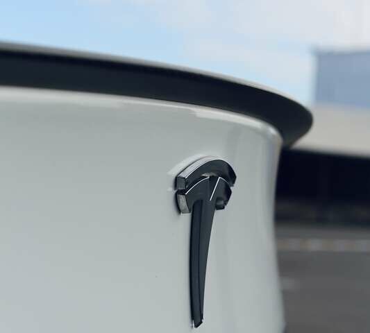 Белый Тесла Модель С, объемом двигателя 0 л и пробегом 117 тыс. км за 29700 $, фото 24 на Automoto.ua