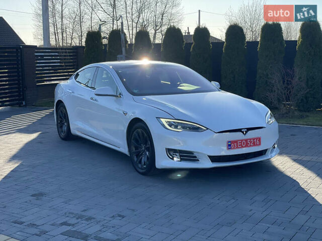 Белый Тесла Модель С, объемом двигателя 0 л и пробегом 135 тыс. км за 28300 $, фото 32 на Automoto.ua