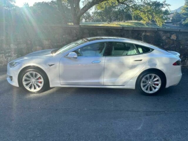 Білий Тесла Модель С, об'ємом двигуна 0 л та пробігом 48 тис. км за 17000 $, фото 1 на Automoto.ua