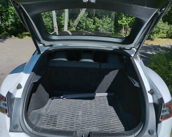 Белый Тесла Модель С, объемом двигателя 0 л и пробегом 49 тыс. км за 34500 $, фото 4 на Automoto.ua