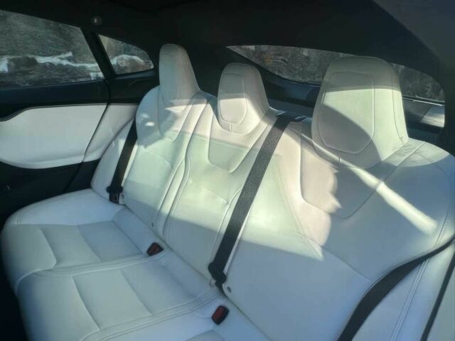 Білий Тесла Модель С, об'ємом двигуна 0 л та пробігом 48 тис. км за 17000 $, фото 9 на Automoto.ua