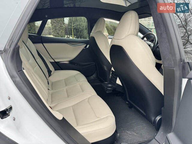 Белый Тесла Модель С, объемом двигателя 0 л и пробегом 53 тыс. км за 33999 $, фото 18 на Automoto.ua