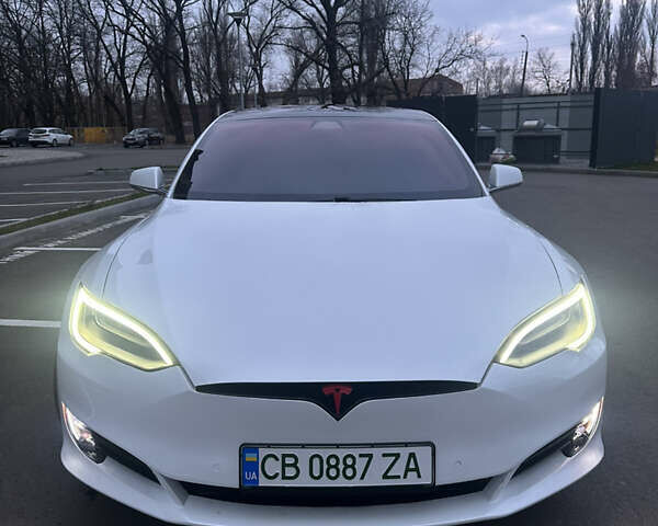 Білий Тесла Модель С, об'ємом двигуна 0 л та пробігом 160 тис. км за 33000 $, фото 3 на Automoto.ua