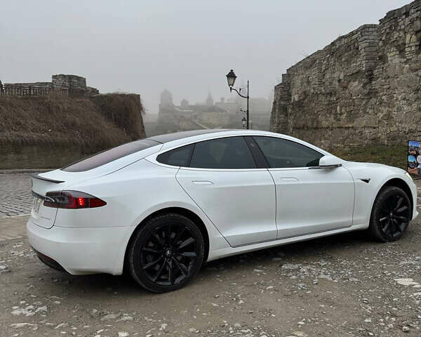 Белый Тесла Модель С, объемом двигателя 0 л и пробегом 160 тыс. км за 35699 $, фото 8 на Automoto.ua