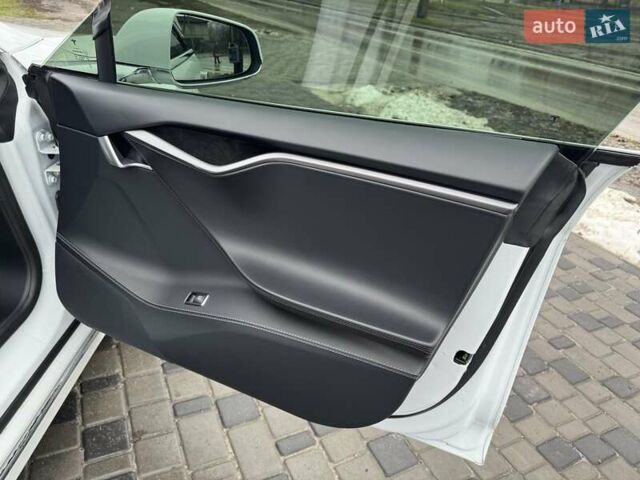 Білий Тесла Модель С, об'ємом двигуна 0 л та пробігом 65 тис. км за 31500 $, фото 28 на Automoto.ua