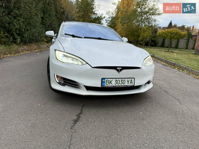 Білий Тесла Модель С, об'ємом двигуна 0 л та пробігом 120 тис. км за 25800 $, фото 1 на Automoto.ua
