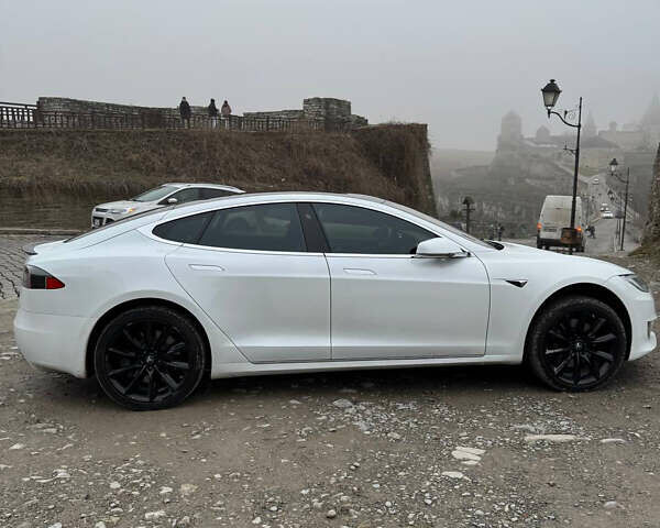 Белый Тесла Модель С, объемом двигателя 0 л и пробегом 160 тыс. км за 35699 $, фото 6 на Automoto.ua