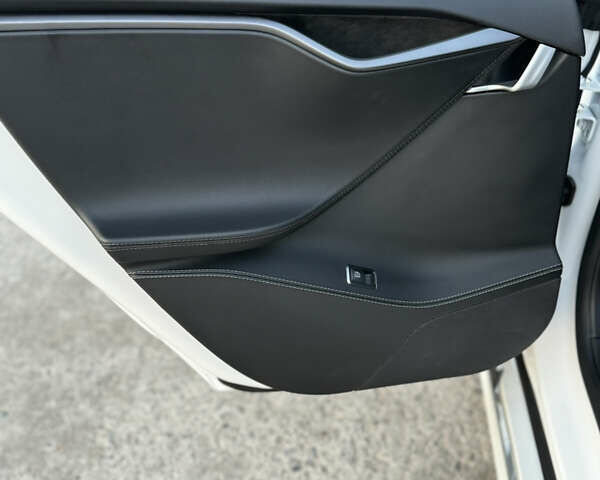 Белый Тесла Модель С, объемом двигателя 0 л и пробегом 69 тыс. км за 29900 $, фото 20 на Automoto.ua