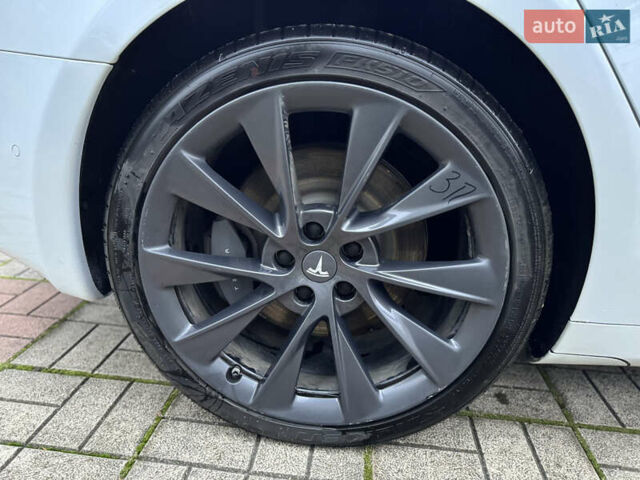 Белый Тесла Модель С, объемом двигателя 0 л и пробегом 104 тыс. км за 31500 $, фото 8 на Automoto.ua