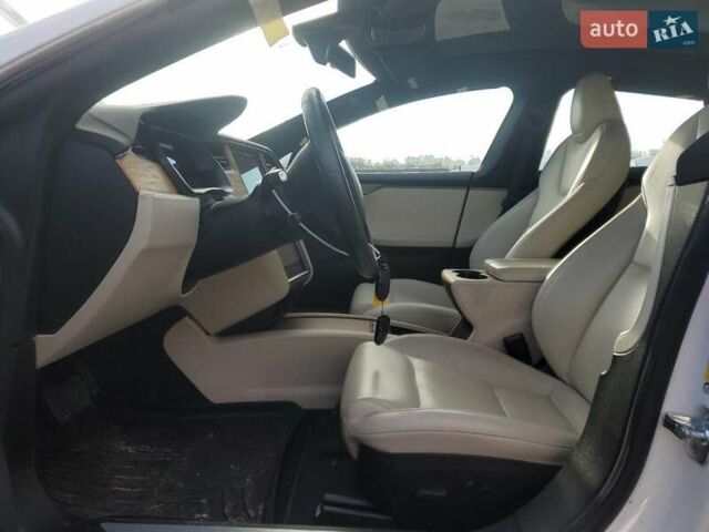 Белый Тесла Модель С, объемом двигателя 0 л и пробегом 71 тыс. км за 13000 $, фото 6 на Automoto.ua