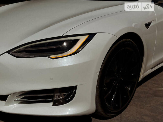 Білий Тесла Модель С, об'ємом двигуна 0 л та пробігом 50 тис. км за 45000 $, фото 11 на Automoto.ua