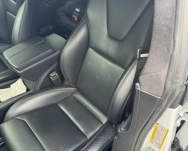 Білий Тесла Модель С, об'ємом двигуна 0 л та пробігом 65 тис. км за 31500 $, фото 19 на Automoto.ua