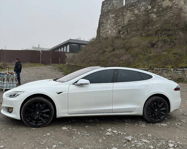 Белый Тесла Модель С, объемом двигателя 0 л и пробегом 160 тыс. км за 35699 $, фото 4 на Automoto.ua