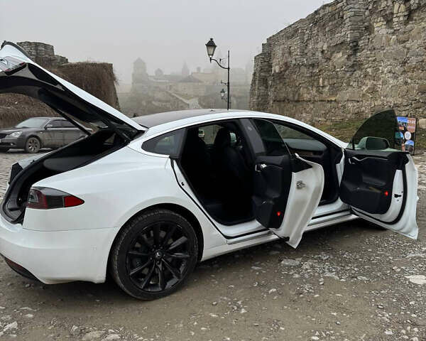 Белый Тесла Модель С, объемом двигателя 0 л и пробегом 160 тыс. км за 35699 $, фото 11 на Automoto.ua