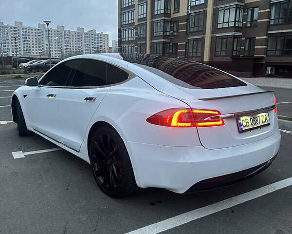 Білий Тесла Модель С, об'ємом двигуна 0 л та пробігом 160 тис. км за 33000 $, фото 5 на Automoto.ua