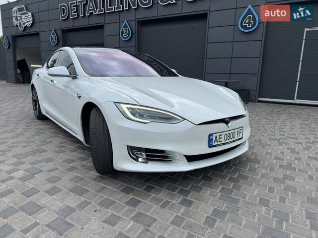 Белый Тесла Модель С, объемом двигателя 0 л и пробегом 59 тыс. км за 35500 $, фото 3 на Automoto.ua