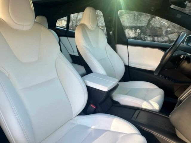 Білий Тесла Модель С, об'ємом двигуна 0 л та пробігом 48 тис. км за 17000 $, фото 5 на Automoto.ua