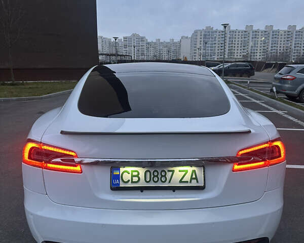 Білий Тесла Модель С, об'ємом двигуна 0 л та пробігом 160 тис. км за 33000 $, фото 6 на Automoto.ua