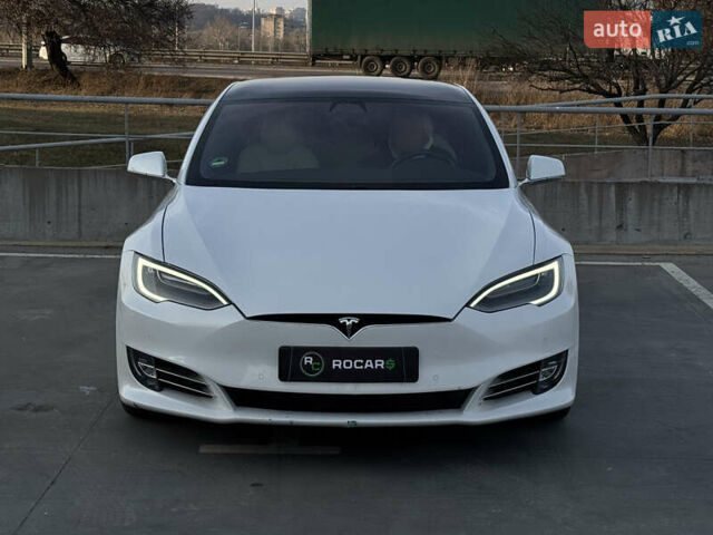 Белый Тесла Модель С, объемом двигателя 0 л и пробегом 97 тыс. км за 28999 $, фото 4 на Automoto.ua