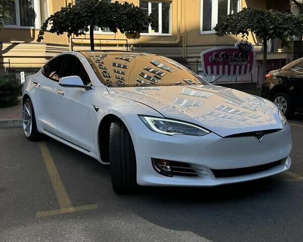 Белый Тесла Модель С, объемом двигателя 0 л и пробегом 69 тыс. км за 29900 $, фото 1 на Automoto.ua