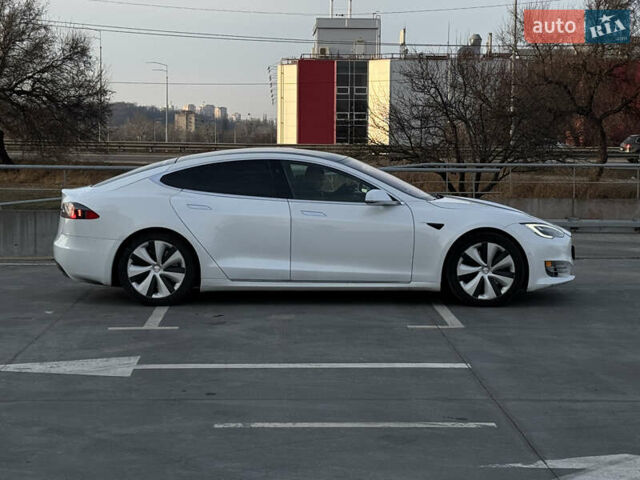 Белый Тесла Модель С, объемом двигателя 0 л и пробегом 97 тыс. км за 28999 $, фото 10 на Automoto.ua