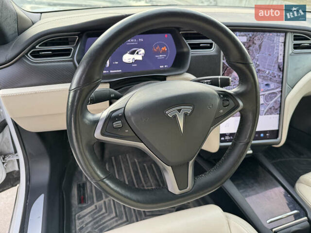 Белый Тесла Модель С, объемом двигателя 0 л и пробегом 97 тыс. км за 28999 $, фото 32 на Automoto.ua
