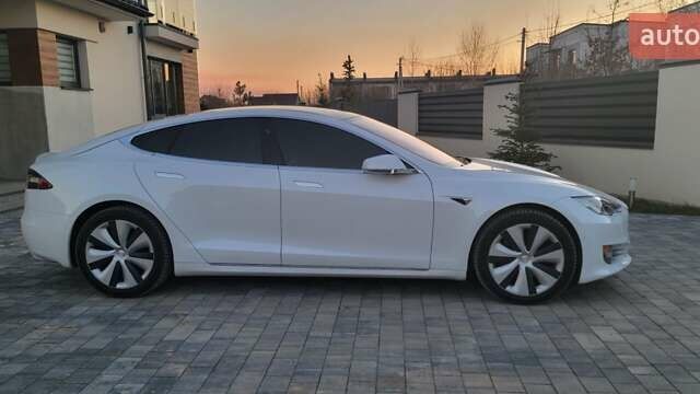 Белый Тесла Модель С, объемом двигателя 0 л и пробегом 65 тыс. км за 28500 $, фото 12 на Automoto.ua