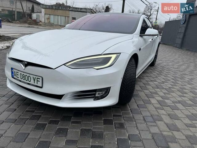 Білий Тесла Модель С, об'ємом двигуна 0 л та пробігом 65 тис. км за 31500 $, фото 2 на Automoto.ua