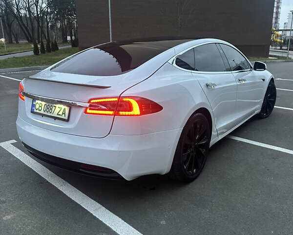 Білий Тесла Модель С, об'ємом двигуна 0 л та пробігом 160 тис. км за 33000 $, фото 7 на Automoto.ua