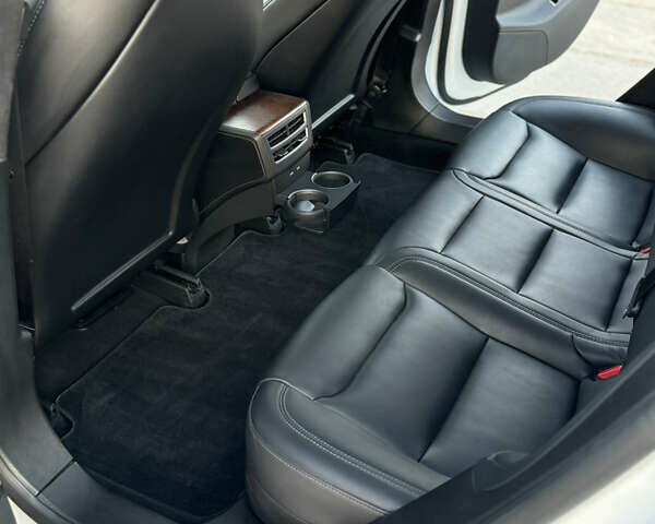 Белый Тесла Модель С, объемом двигателя 0 л и пробегом 69 тыс. км за 29900 $, фото 19 на Automoto.ua