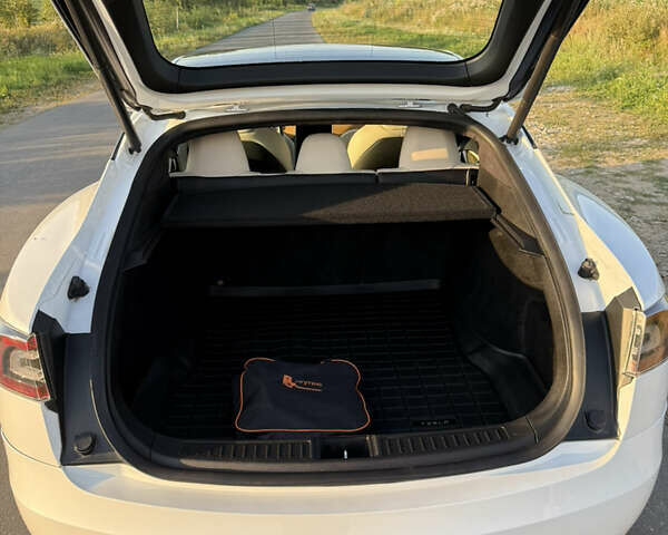 Тесла Модель С 2020 у Івано-Франківську на Automoto.ua Білий Тесла Модель С, об'ємом двигуна 0 л та пробігом 49 тис. км за 27900 $, фото 6 на Automoto.ua