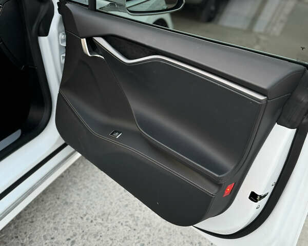 Белый Тесла Модель С, объемом двигателя 0 л и пробегом 69 тыс. км за 29900 $, фото 17 на Automoto.ua