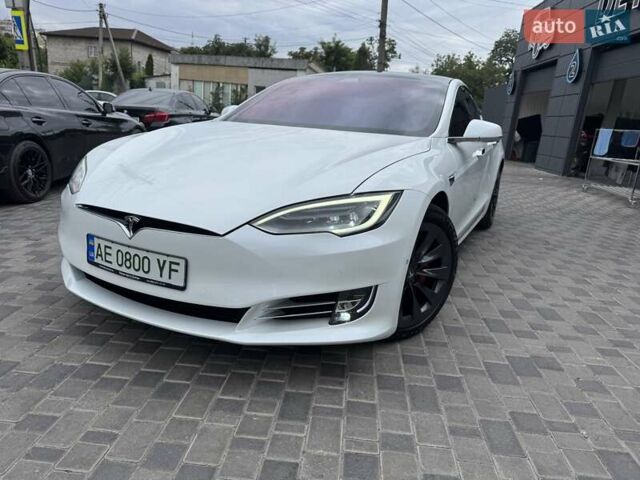 Белый Тесла Модель С, объемом двигателя 0 л и пробегом 59 тыс. км за 35500 $, фото 1 на Automoto.ua