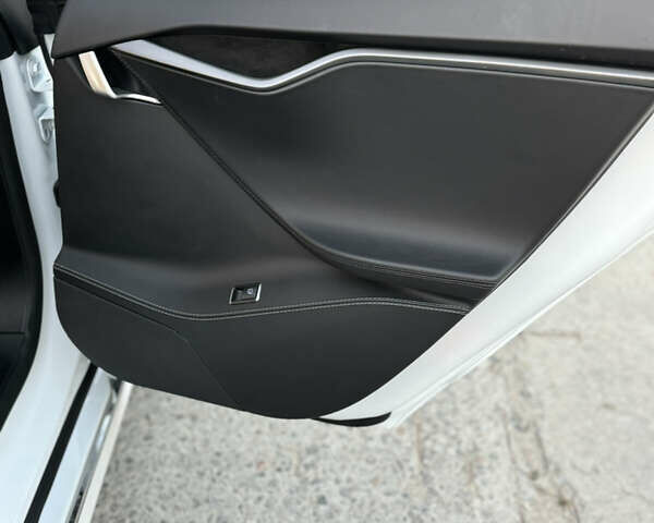 Белый Тесла Модель С, объемом двигателя 0 л и пробегом 69 тыс. км за 29900 $, фото 16 на Automoto.ua